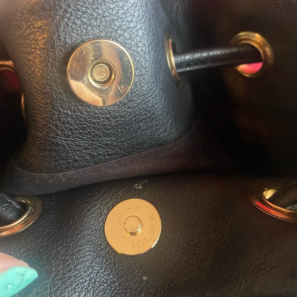 Very stylish shoulder quilted Bucket Bag with tassel tie & magnetic closure - Picture 5 of 6